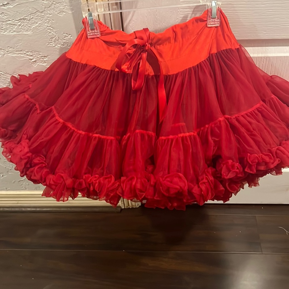 Oopsy daisy ruffled skirt